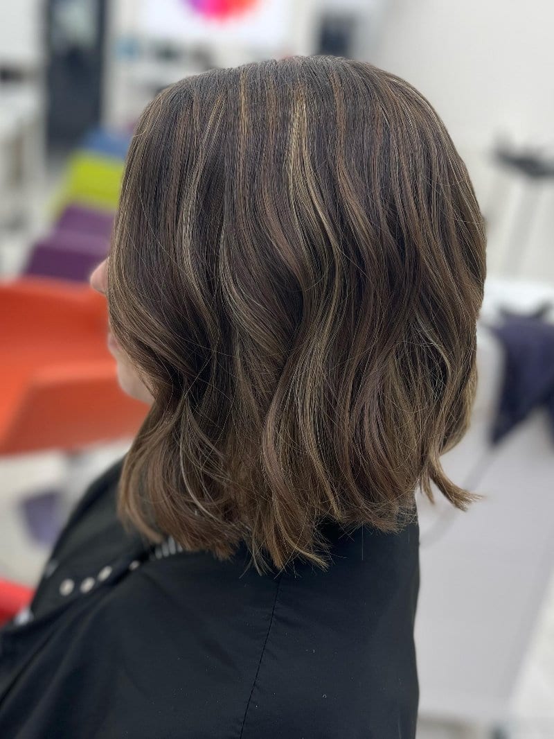 Brunette wavy lob with subtle highlights